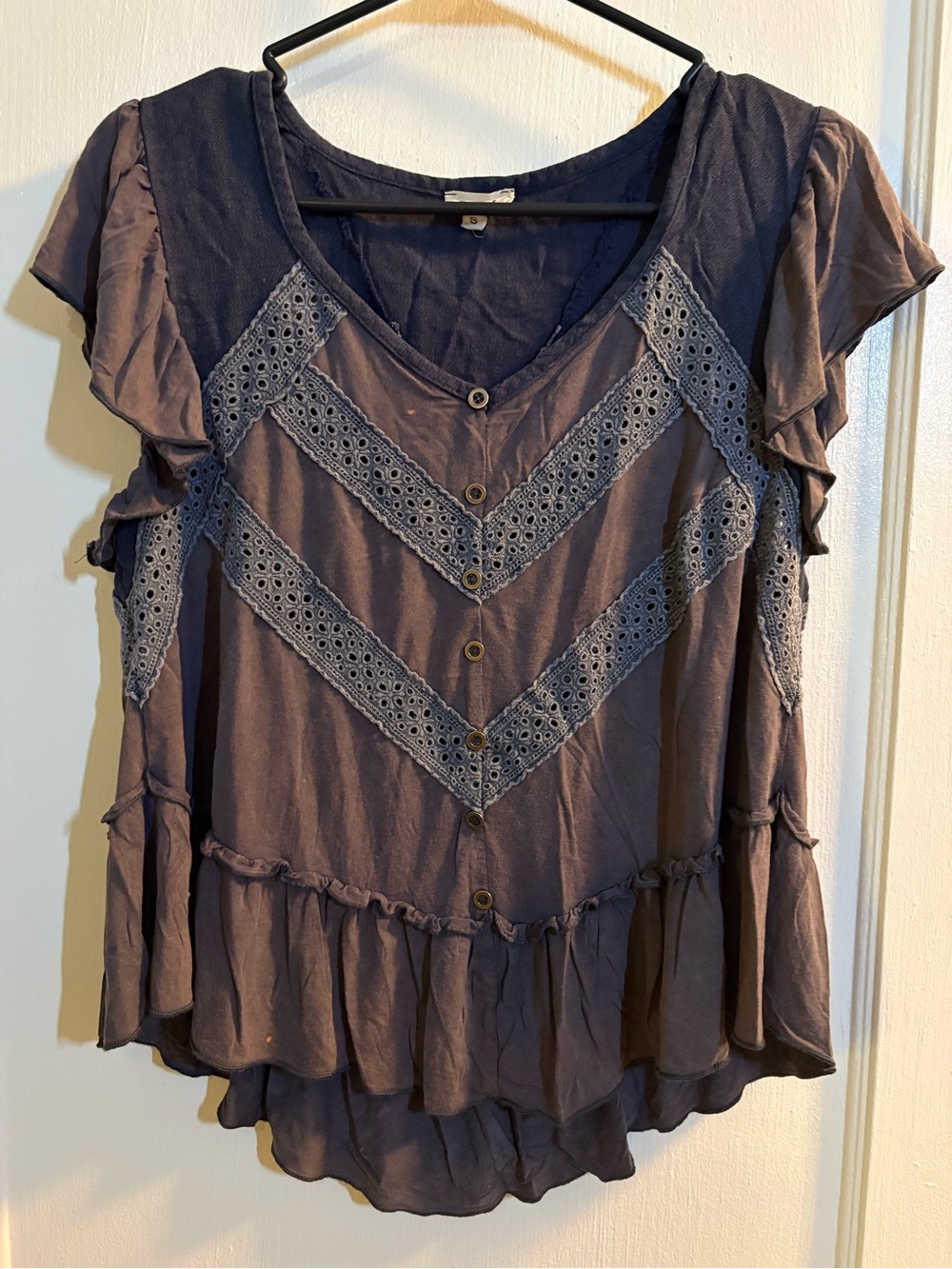POL Womens Dusty Purple Crochet-Trim Button Front Flutter Sleeve Top
